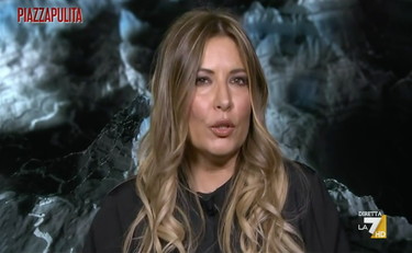 La Lucarelli e la difesa delle donne: salva Grillo sul video delirante e accusa Renzi e il Pd