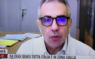 I contagi aumenteranno, doccia fredda di Pregliasco sulle riaperture