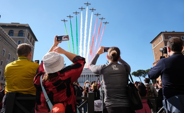 Liberazione monopolizzata dai comunisti, Troppe «bella ciao» e poco inno di Mameli