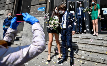 Niente festeggiamenti per matrimoni, cresime, prime comunioni e battesimi. Dramma per gli operatori