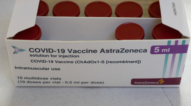 Vaccini in ritardo, ora l'Europa fa causa ad AstraZeneca