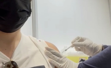 Qui possiamo scegliere... Il giovane imprenditore a Dubai è già vaccinato