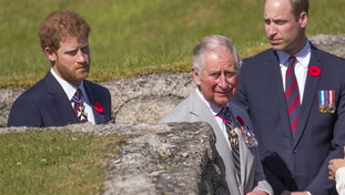 C'è il piano per fare fuori Harry e Meghan. Il principe Carlo verso la scelta più estrema