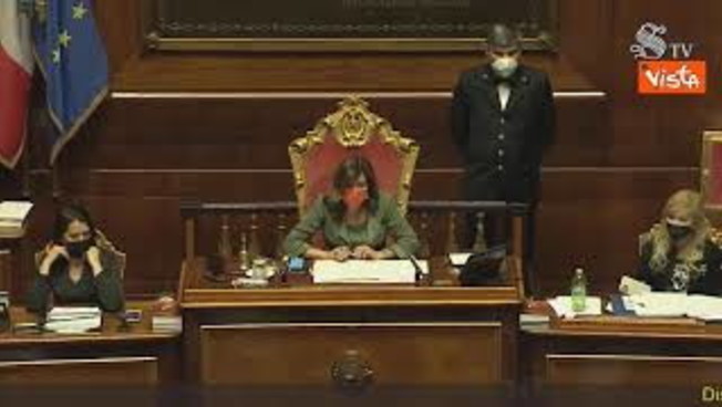 Centrosinistra in piedi dopo intervento di Speranza in Senato, applausi anche da centrodestra