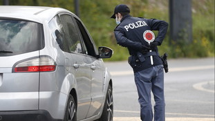 I social non ne possono più del coprifuoco, ma la Polizia ferma la rivolta con la denuncia
