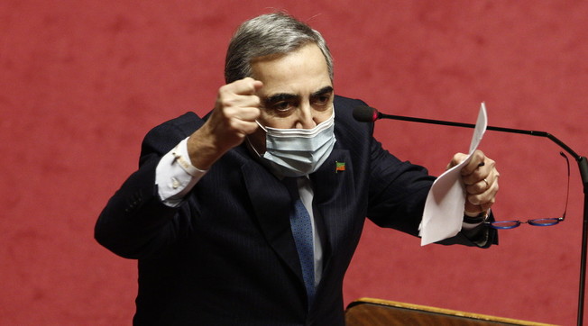 Emergenza rifiuti, Zingaretti scarica tutto sulla Raggi. Gasparri li sbugiarda così