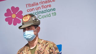 Va usato tutto ciò che abbiamo AstraZeneca riabilitato: verso l'ok per gli under 60