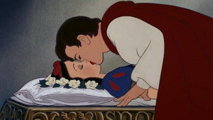 Pure la Disney finisce nella bufera: accuse per la scena tra Biancaneve e il principe azzurro