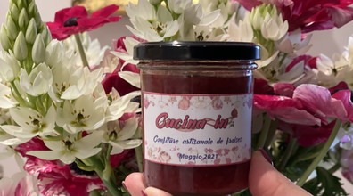 Confettura di fragole tanto amata dai bambini per una colazione golosa
