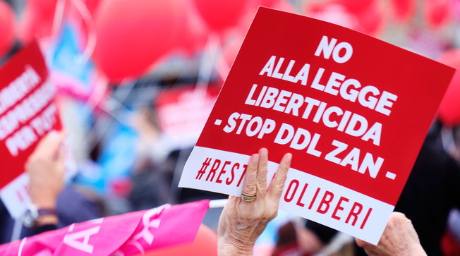 Zan Zan e finiamo tutti in galera, libertà in pericolo con la legge sull'omofobia