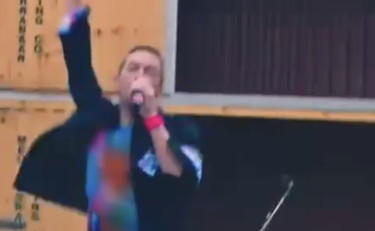 I nuovi Coldplay suonano con gli extraterrestri