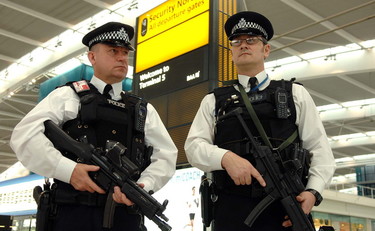 Italiani rinchiusi nei campi per migranti di Londra: trattati come clandestini irregolari