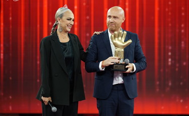 Arisa spiazza Rudy Zerbi, neanche la tenera canzone evita il clamoroso due di picche ad Amici