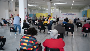 Altri 198 decessi per Covid: risale il numero di morti. In crescita pure il tasso di positività