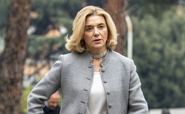 Draghi mette una donna a capo dei Servizi e fa saltare l'uomo di Conte