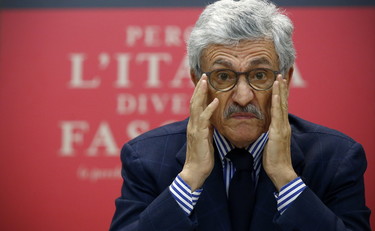 D'Alema ridacci 500mila euro! La clamorosa causa dei socialisti europei contro il politico italiano