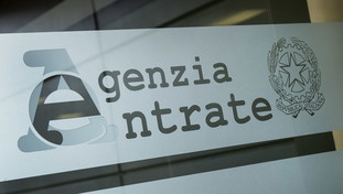 Disperato bisogno di soldi: il Fisco se ne frega della pandemia e parte la caccia ai contribuenti