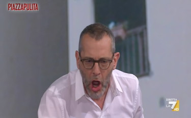 Formigli annichilisce il grillino Giarrusso sulla Raggi: Ti denuncio | VIDEO