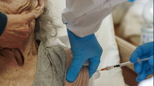 Addio cambi colori automatici: l'Rt va in soffitta. Ma la campagna vaccinale si è persa una marea di over70