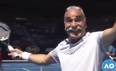 Mansour Bahrami colpisce ancora. L'ace geniale del tennista senior
