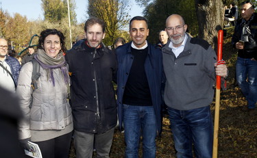 M5S-Casaleggio, guerra a 5 stelle: sceneggiata imbarazzante, Crimi contro la democrazia