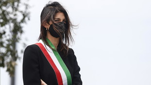 mega-comizio al ristorante: la Raggi se ne frega delle regole anti-covid