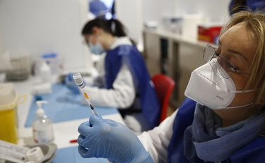 Contrordine vaccino, Pfizer anche per i maturandi