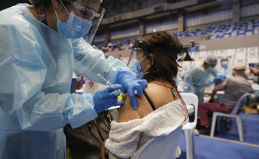 Vaccini, il green pass scatta dopo una dose