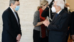 Lasciamo che Draghi... Mattarella e il bis? Ecco perché il Quirinale può aspettare