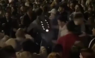 Notti folli a Scalo San Lorenzo, arriva la polizia e scatta la fuga di massa | VIDEO