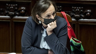 I migranti tornano un affare, conto salatissimo. Brutto scherzo della Lamorgese