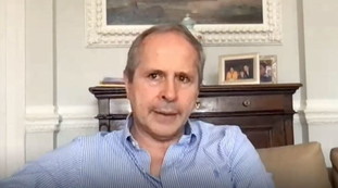 Riaprire, c'è chi dice no. Crisanti: Rischio enorme. Guardate l'Inghilterra...