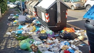 Roma nel degrado più totale: Salvini spiana la Raggi per l'invasione dei rifiuti