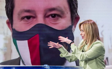 Tanti saluti alla politica. I parlamentari romani non servono