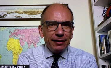 Sul lavoro dice quattro cose diverse, Letta contro Salvini. Poi ci ripensa