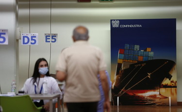 Over 60 senza vaccino, ne mancano 3 milioni. Figliuolo cosa dice alle regioni