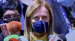 Misure senza senso, Meloni a Draghi su mascherine e ristoranti