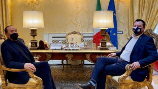 Berlusconi accoglie la proposta di Salvini. Ma lo mette in guardia