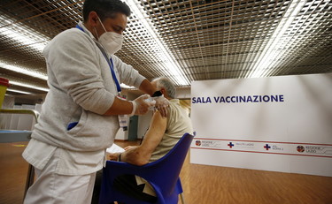 Scatta l'allarme no-vax: così a settembre si rischia un'altra ondata