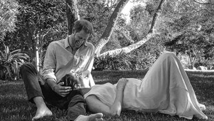 Elisabetta sapeva di Lilibet. Harry e Meghan furiosi contro lo scoop della Bbc