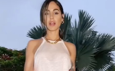 Cosa fa a bordo piscina, Giulia De Lellis come Elettra Lamborghini