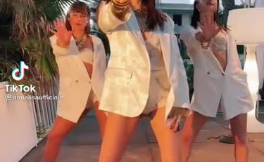 Annalisa esce con il suo tormentone estivo 