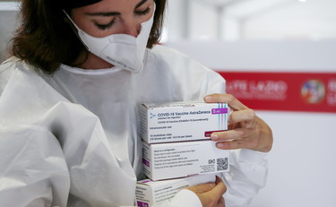 Il derby tra virologi ha distrutto la fiducia nel vaccino: balletto imbarazzante della scienza