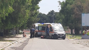 Terrore ad Ardea, folle sparatoria: morto un anziano e due bambini. Inutili i tentativi di rianimazione