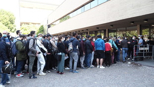 Effetti tossici non noti. L'esperto spiazza tutti, bomba sul vaccino ai giovani