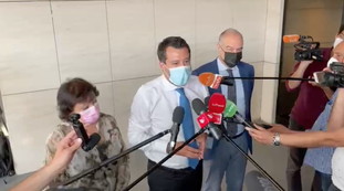 Basta mascherine all'aperto: Salvini torna all'assalto sulle riaperture. Affondato Letta su Zaki
