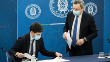 Draghi rassicura gli italiani: Il mix dei vaccini funziona. Smentiti i virologi su AstraZeneca