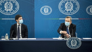 Draghi travolge tutti sul mix di vaccini: inferocito con Cts e Speranza