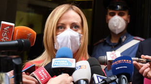 Clamorosa Meloni, così mette la freccia per il sorpasso a Salvini