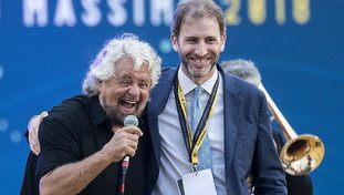 Grillo seppellito dai vaffa, eletti M5s scatenati in chat. E cresce il partito di Conte